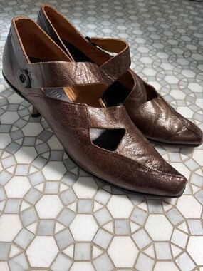 Cydwoq handmade cutout heels